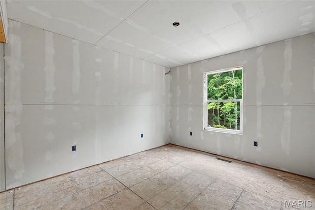 100 S Lake Drive, Hillsboro, MO 63050