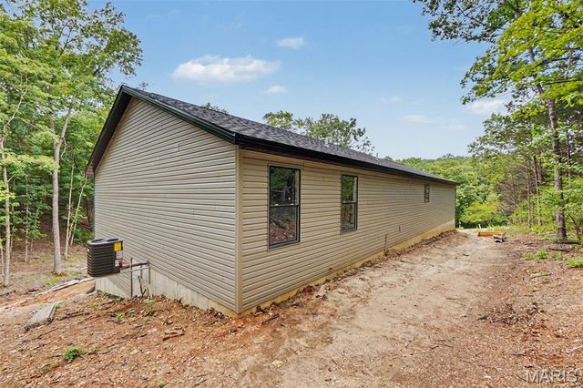 100 S Lake Drive, Hillsboro, MO 63050