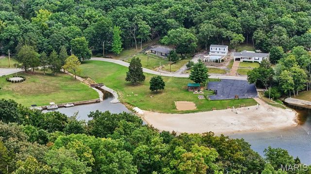 100 S Lake Drive, Hillsboro, MO 63050