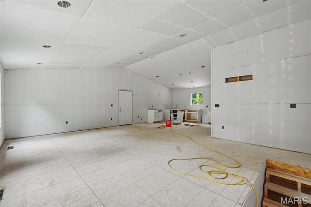 100 S Lake Drive, Hillsboro, MO 63050