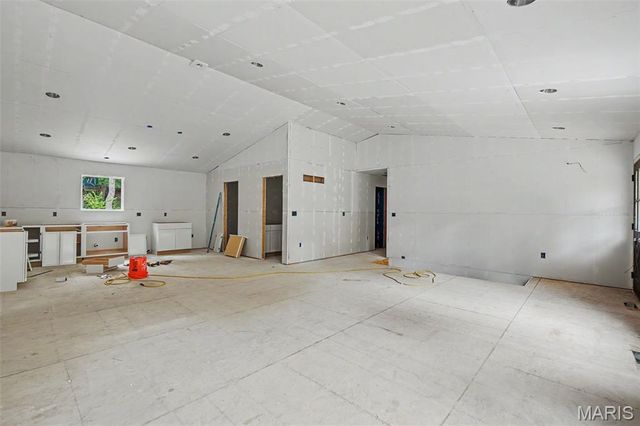 100 S Lake Drive, Hillsboro, MO 63050