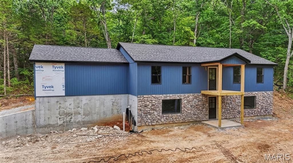 100 S Lake Drive, Hillsboro, MO 63050