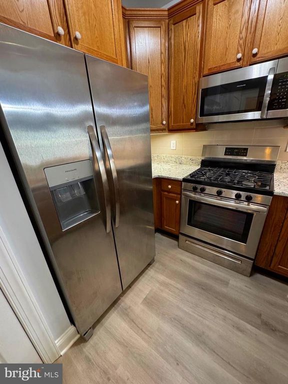 7000 VILLAGE WAY #207, Marcus Hook, PA 19061