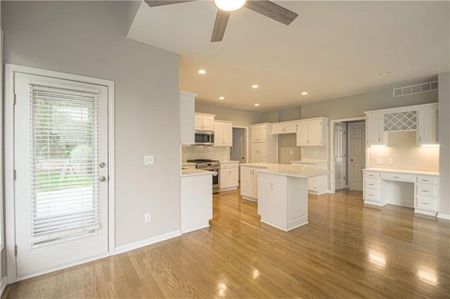 22306 W 51st Terrace, Shawnee, KS 66226