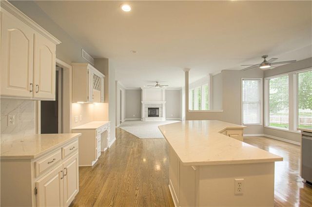 22306 W 51st Terrace, Shawnee, KS 66226