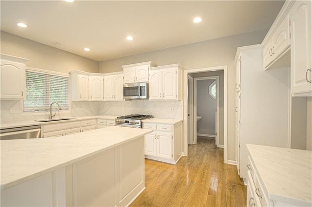 22306 W 51st Terrace, Shawnee, KS 66226
