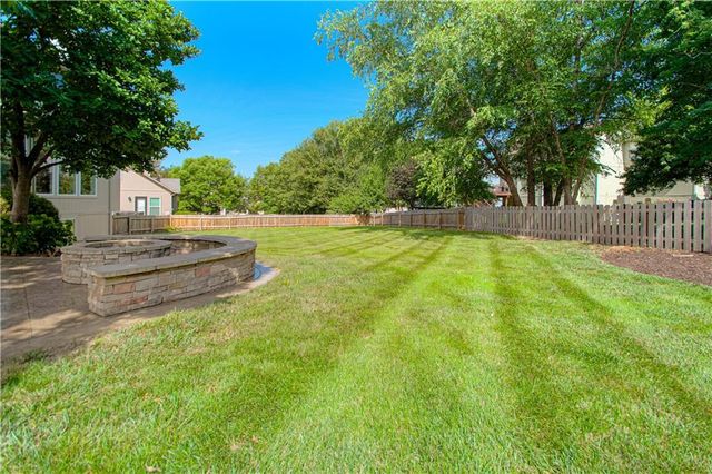 22306 W 51st Terrace, Shawnee, KS 66226