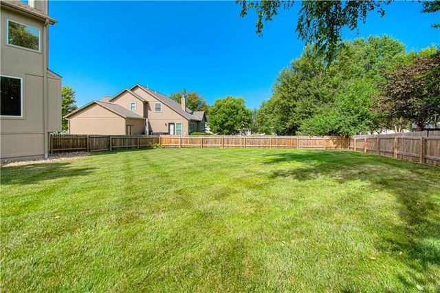 22306 W 51st Terrace, Shawnee, KS 66226