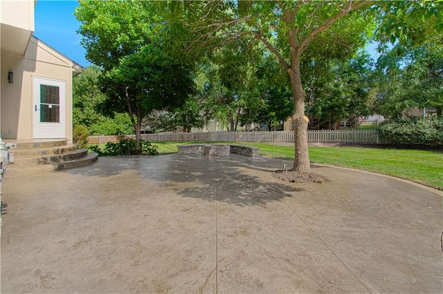 22306 W 51st Terrace, Shawnee, KS 66226