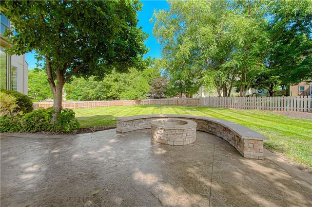 22306 W 51st Terrace, Shawnee, KS 66226