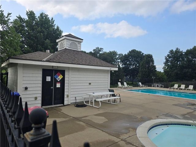 22306 W 51st Terrace, Shawnee, KS 66226