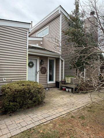 84 Kristin Lane, Hauppauge, NY 11788