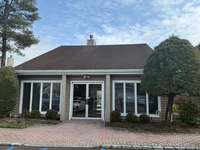 84 Kristin Lane, Hauppauge, NY 11788