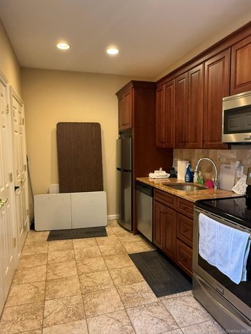 84 Kristin Lane, Hauppauge, NY 11788