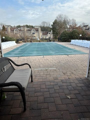 84 Kristin Lane, Hauppauge, NY 11788