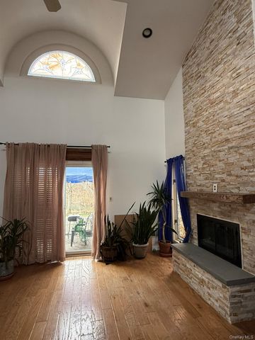 84 Kristin Lane, Hauppauge, NY 11788