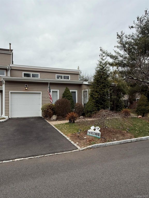 84 Kristin Lane, Hauppauge, NY 11788
