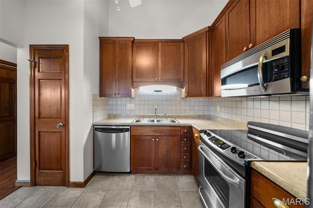 760 Woodside Trails Drive 203, Ballwin, MO 63021