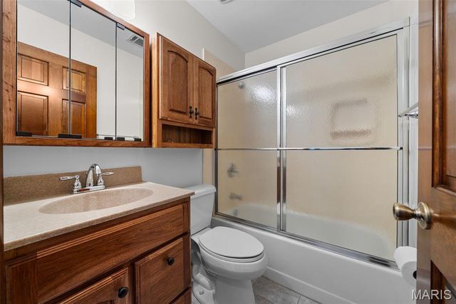 760 Woodside Trails Drive 203, Ballwin, MO 63021