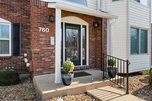 760 Woodside Trails Drive 203, Ballwin, MO 63021