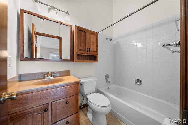 760 Woodside Trails Drive 203, Ballwin, MO 63021