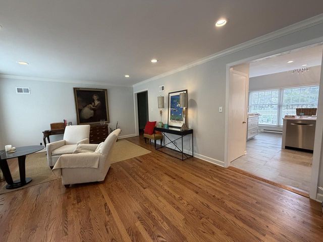 9385 N Lake DRIVE, Milwaukee, WI 53217