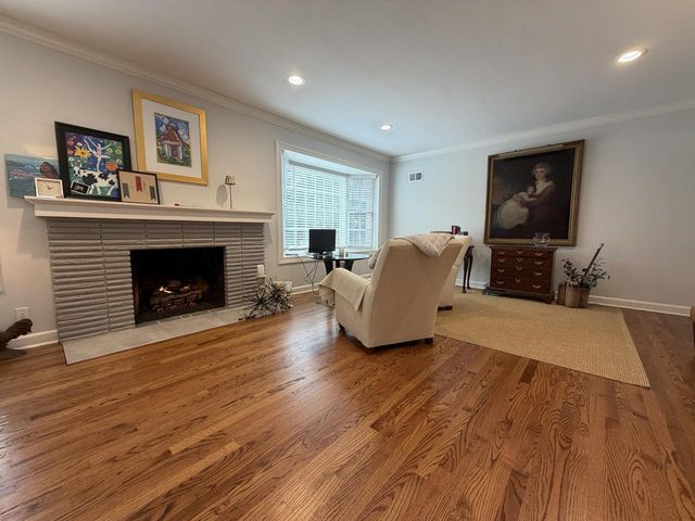 9385 N Lake DRIVE, Milwaukee, WI 53217