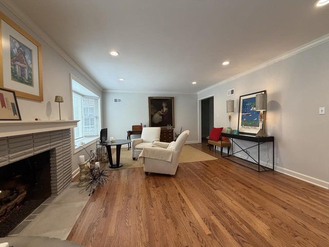 9385 N Lake DRIVE, Milwaukee, WI 53217
