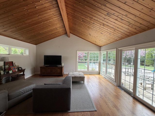 9385 N Lake DRIVE, Milwaukee, WI 53217
