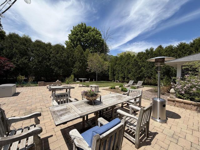 9385 N Lake DRIVE, Milwaukee, WI 53217