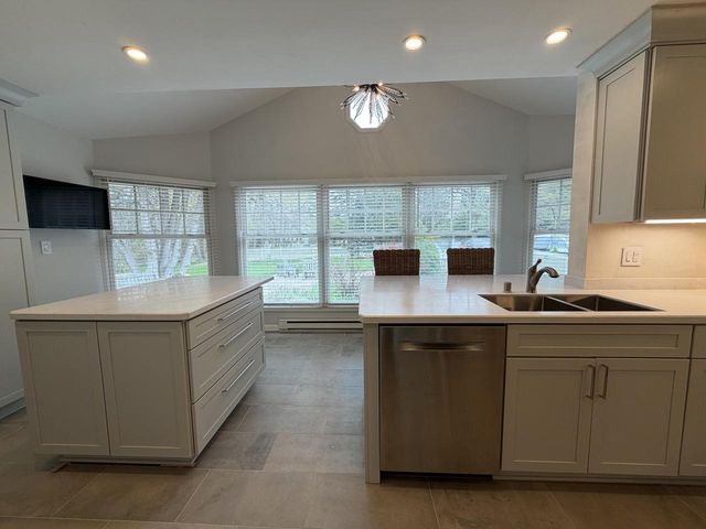 9385 N Lake DRIVE, Milwaukee, WI 53217