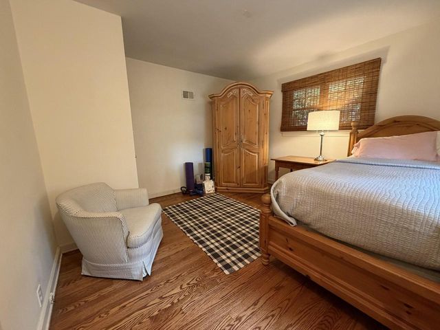 9385 N Lake DRIVE, Milwaukee, WI 53217