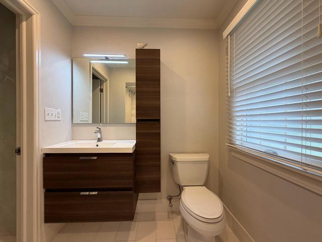 9385 N Lake DRIVE, Milwaukee, WI 53217