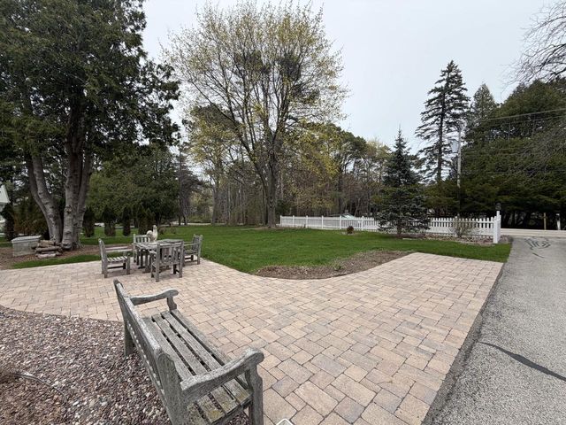 9385 N Lake DRIVE, Milwaukee, WI 53217