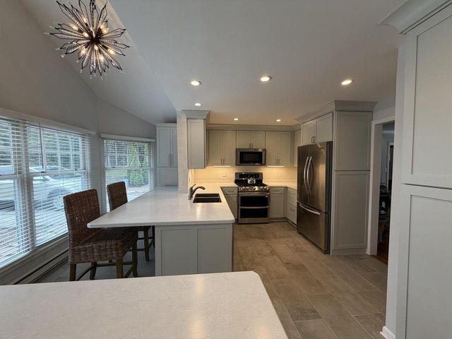 9385 N Lake DRIVE, Milwaukee, WI 53217