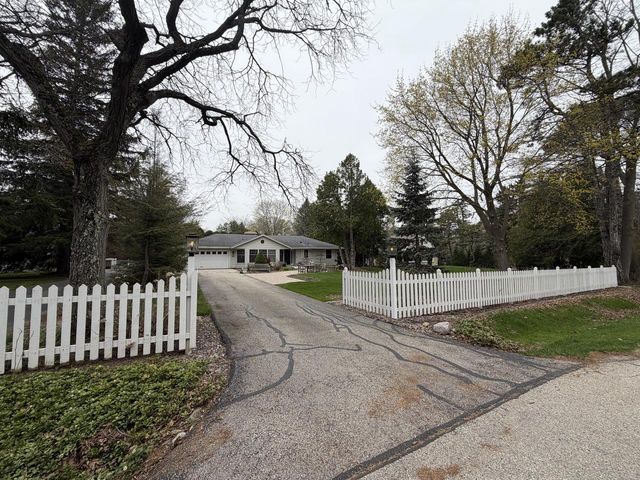 9385 N Lake DRIVE, Milwaukee, WI 53217