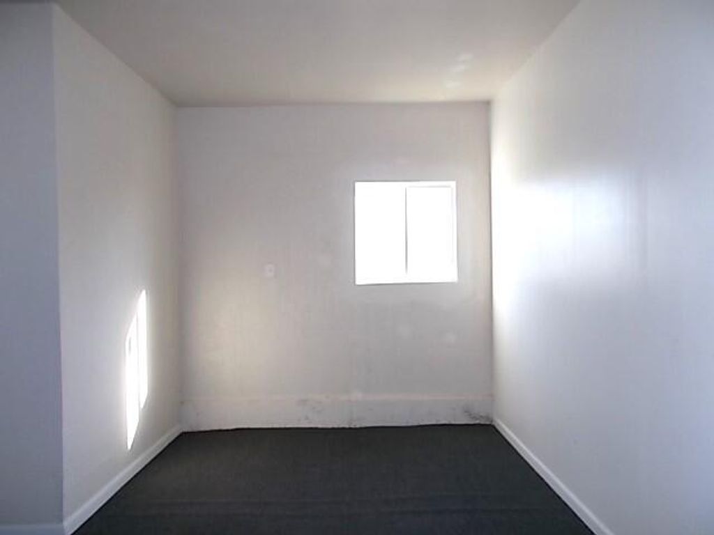 Image 12 of property listing at 11557 4th Place, Hanford, CA 93230