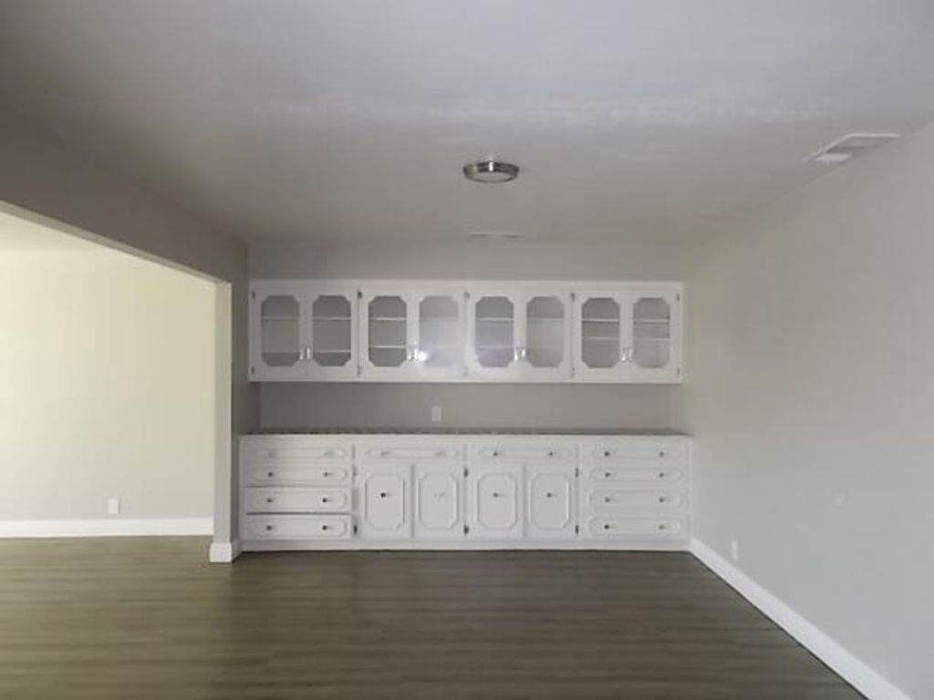 Image 4 of property listing at 11557 4th Place, Hanford, CA 93230