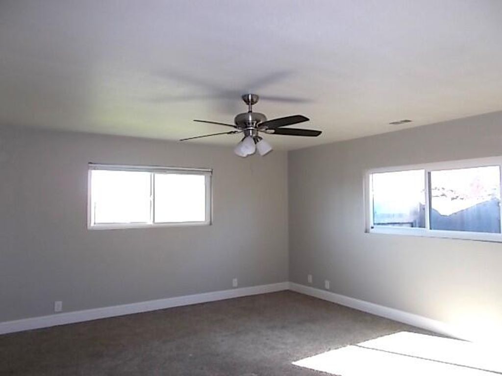 Image 9 of property listing at 11557 4th Place, Hanford, CA 93230