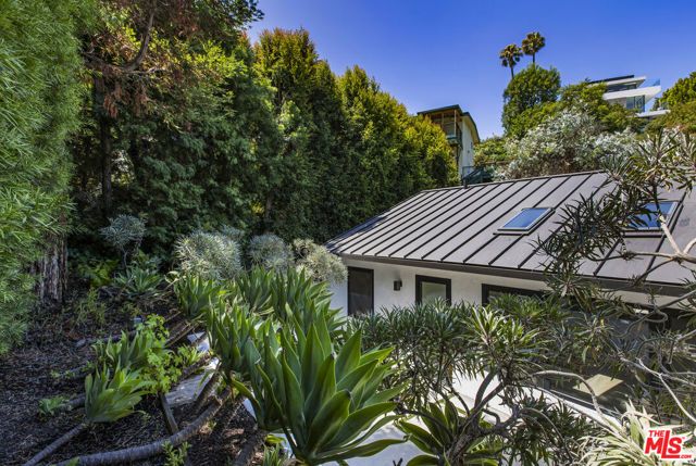 2425 Rinconia Drive, Los Angeles, CA 90068