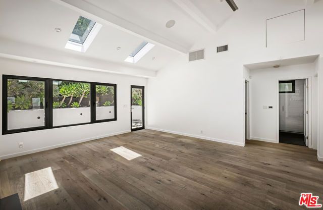 2425 Rinconia Drive, Los Angeles, CA 90068
