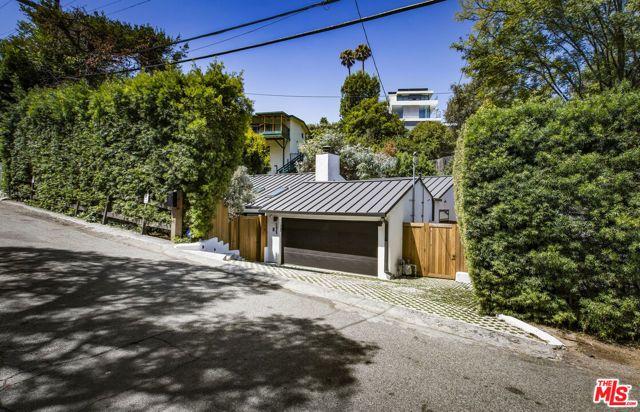2425 Rinconia Drive, Los Angeles, CA 90068