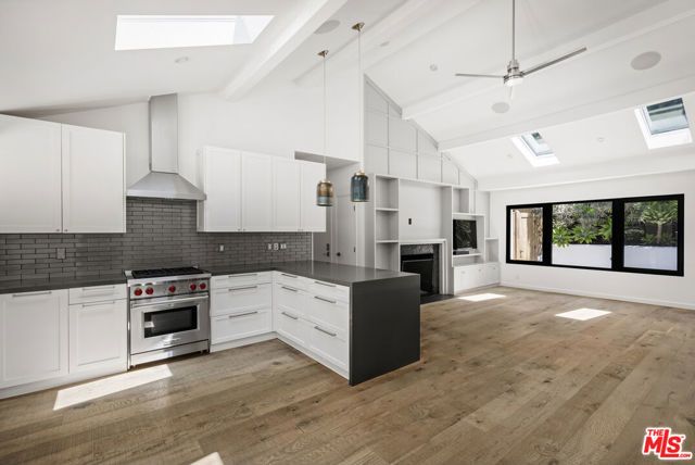 2425 Rinconia Drive, Los Angeles, CA 90068