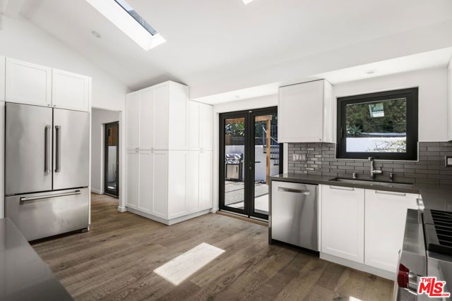2425 Rinconia Drive, Los Angeles, CA 90068