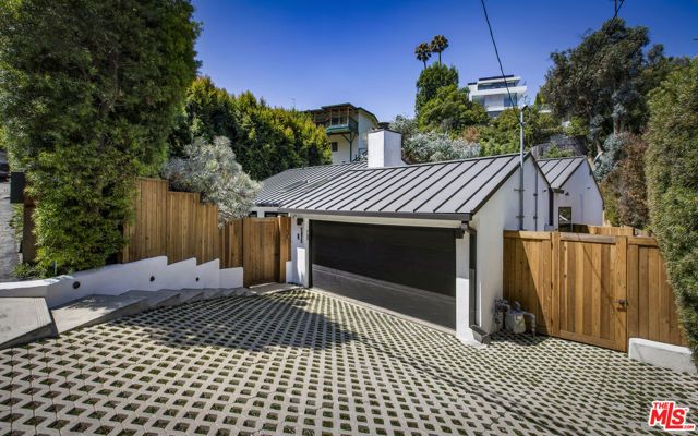 2425 Rinconia Drive, Los Angeles, CA 90068