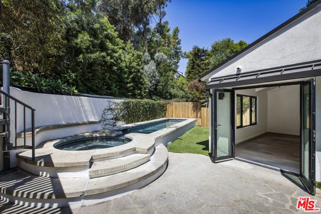 2425 Rinconia Drive, Los Angeles, CA 90068