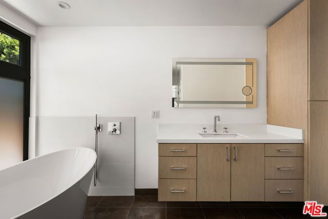 2425 Rinconia Drive, Los Angeles, CA 90068