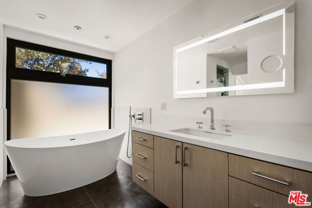 2425 Rinconia Drive, Los Angeles, CA 90068