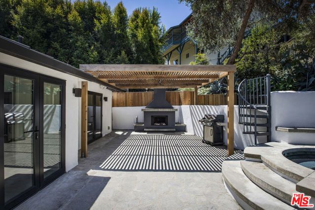 2425 Rinconia Drive, Los Angeles, CA 90068