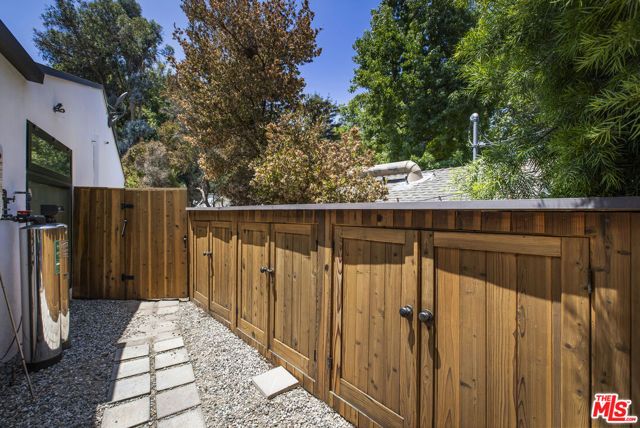 2425 Rinconia Drive, Los Angeles, CA 90068